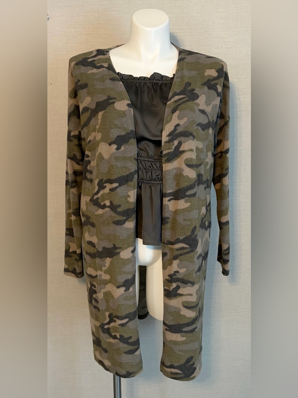 Women’s Size 1XL Chic Soul Camo Open Front Textured Cardigan